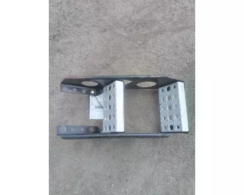FREIGHTLINER CASCADIA 125 FRAME STEP