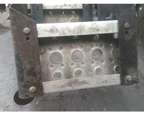 FREIGHTLINER CASCADIA 125 FRAME STEP