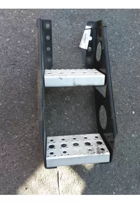 FREIGHTLINER CASCADIA 125 FRAME STEP