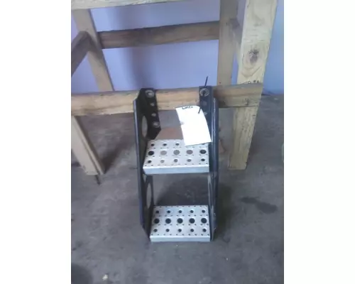 FREIGHTLINER CASCADIA 125 FRAME STEP