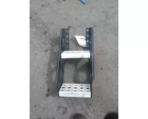 FREIGHTLINER CASCADIA 125 FRAME STEP