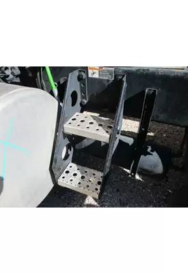 FREIGHTLINER CASCADIA 125 FRAME STEP