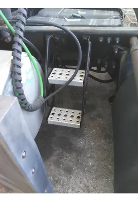 FREIGHTLINER CASCADIA 125 FRAME STEP