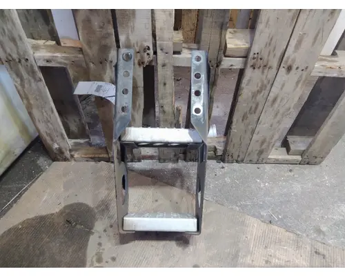FREIGHTLINER CASCADIA 125 FRAME STEP