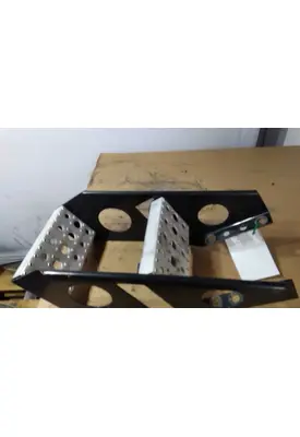 FREIGHTLINER CASCADIA 125 FRAME STEP