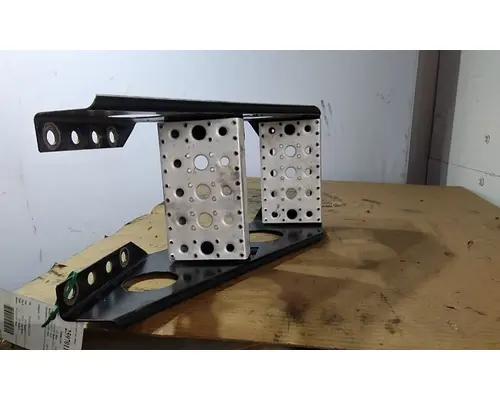 FREIGHTLINER CASCADIA 125 FRAME STEP