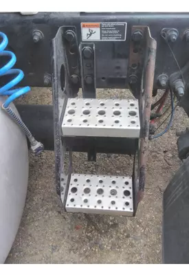 FREIGHTLINER CASCADIA 125 FRAME STEP