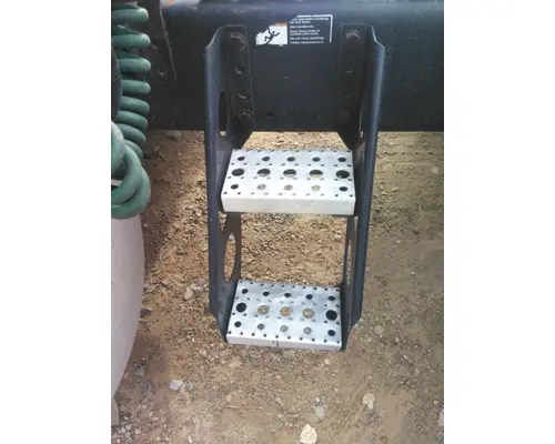 FREIGHTLINER CASCADIA 125 FRAME STEP
