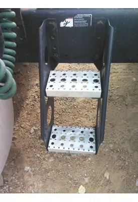 FREIGHTLINER CASCADIA 125 FRAME STEP