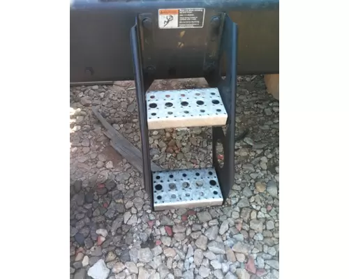 FREIGHTLINER CASCADIA 125 FRAME STEP