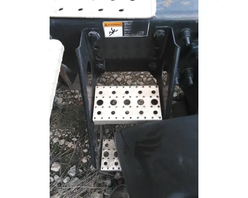 FREIGHTLINER CASCADIA 125 FRAME STEP