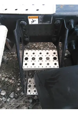 FREIGHTLINER CASCADIA 125 FRAME STEP
