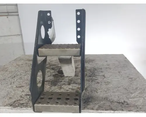 FREIGHTLINER CASCADIA 125 FRAME STEP