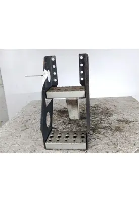 FREIGHTLINER CASCADIA 125 FRAME STEP