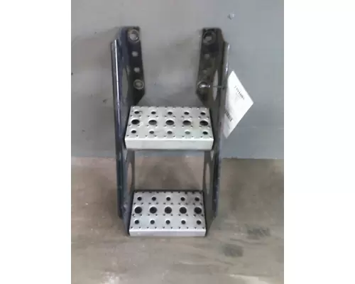FREIGHTLINER CASCADIA 125 FRAME STEP