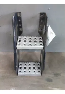 FREIGHTLINER CASCADIA 125 FRAME STEP