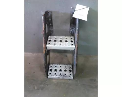 FREIGHTLINER CASCADIA 125 FRAME STEP