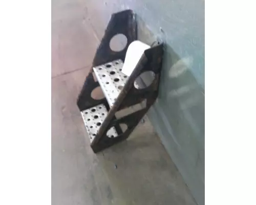 FREIGHTLINER CASCADIA 125 FRAME STEP