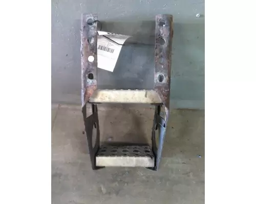 FREIGHTLINER CASCADIA 125 FRAME STEP