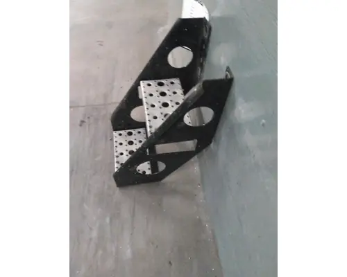 FREIGHTLINER CASCADIA 125 FRAME STEP