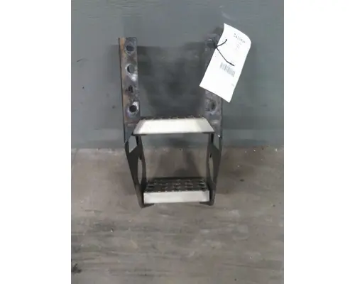 FREIGHTLINER CASCADIA 125 FRAME STEP