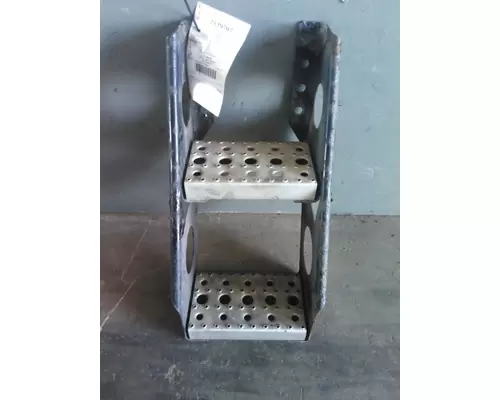FREIGHTLINER CASCADIA 125 FRAME STEP