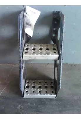 FREIGHTLINER CASCADIA 125 FRAME STEP
