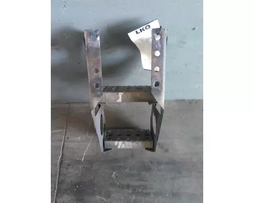 FREIGHTLINER CASCADIA 125 FRAME STEP