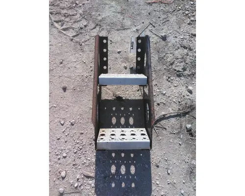 FREIGHTLINER CASCADIA 125 FRAME STEP