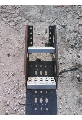 FREIGHTLINER CASCADIA 125 FRAME STEP