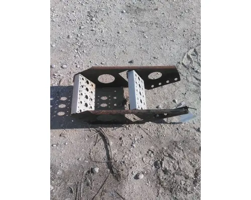 FREIGHTLINER CASCADIA 125 FRAME STEP