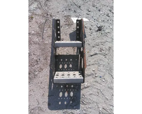 FREIGHTLINER CASCADIA 125 FRAME STEP