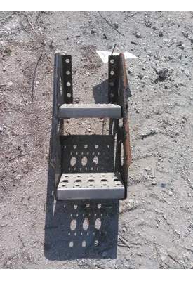 FREIGHTLINER CASCADIA 125 FRAME STEP