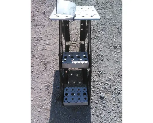 FREIGHTLINER CASCADIA 125 FRAME STEP