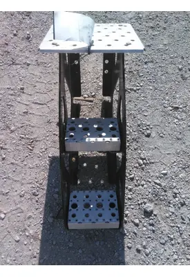 FREIGHTLINER CASCADIA 125 FRAME STEP