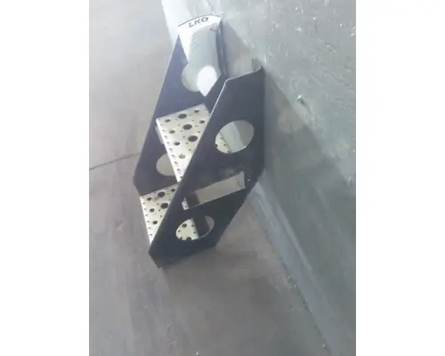 FREIGHTLINER CASCADIA 125 FRAME STEP