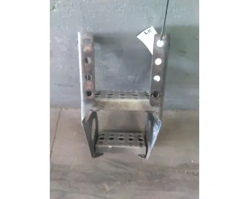 FREIGHTLINER CASCADIA 125 FRAME STEP