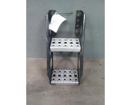 FREIGHTLINER CASCADIA 125 FRAME STEP