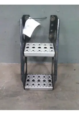 FREIGHTLINER CASCADIA 125 FRAME STEP