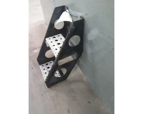 FREIGHTLINER CASCADIA 125 FRAME STEP