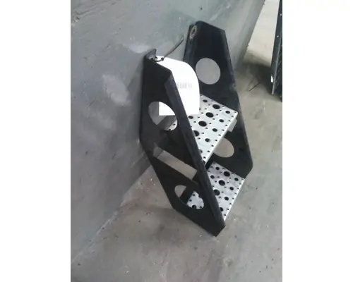 FREIGHTLINER CASCADIA 125 FRAME STEP