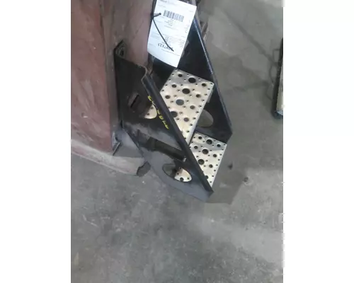 FREIGHTLINER CASCADIA 125 FRAME STEP