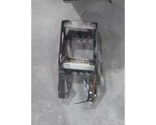 FREIGHTLINER CASCADIA 125 FRAME STEP