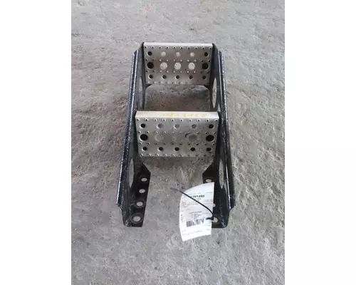 FREIGHTLINER CASCADIA 125 FRAME STEP