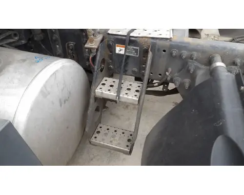 FREIGHTLINER CASCADIA 125 FRAME STEP