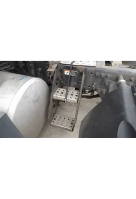 FREIGHTLINER CASCADIA 125 FRAME STEP