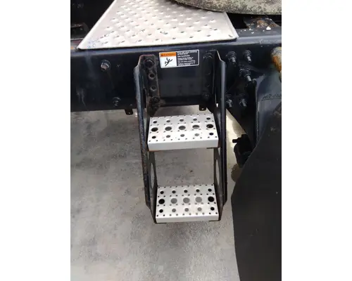 FREIGHTLINER CASCADIA 125 FRAME STEP