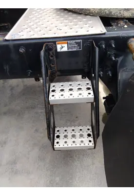 FREIGHTLINER CASCADIA 125 FRAME STEP