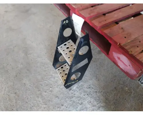 FREIGHTLINER CASCADIA 125 FRAME STEP