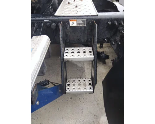 FREIGHTLINER CASCADIA 125 FRAME STEP